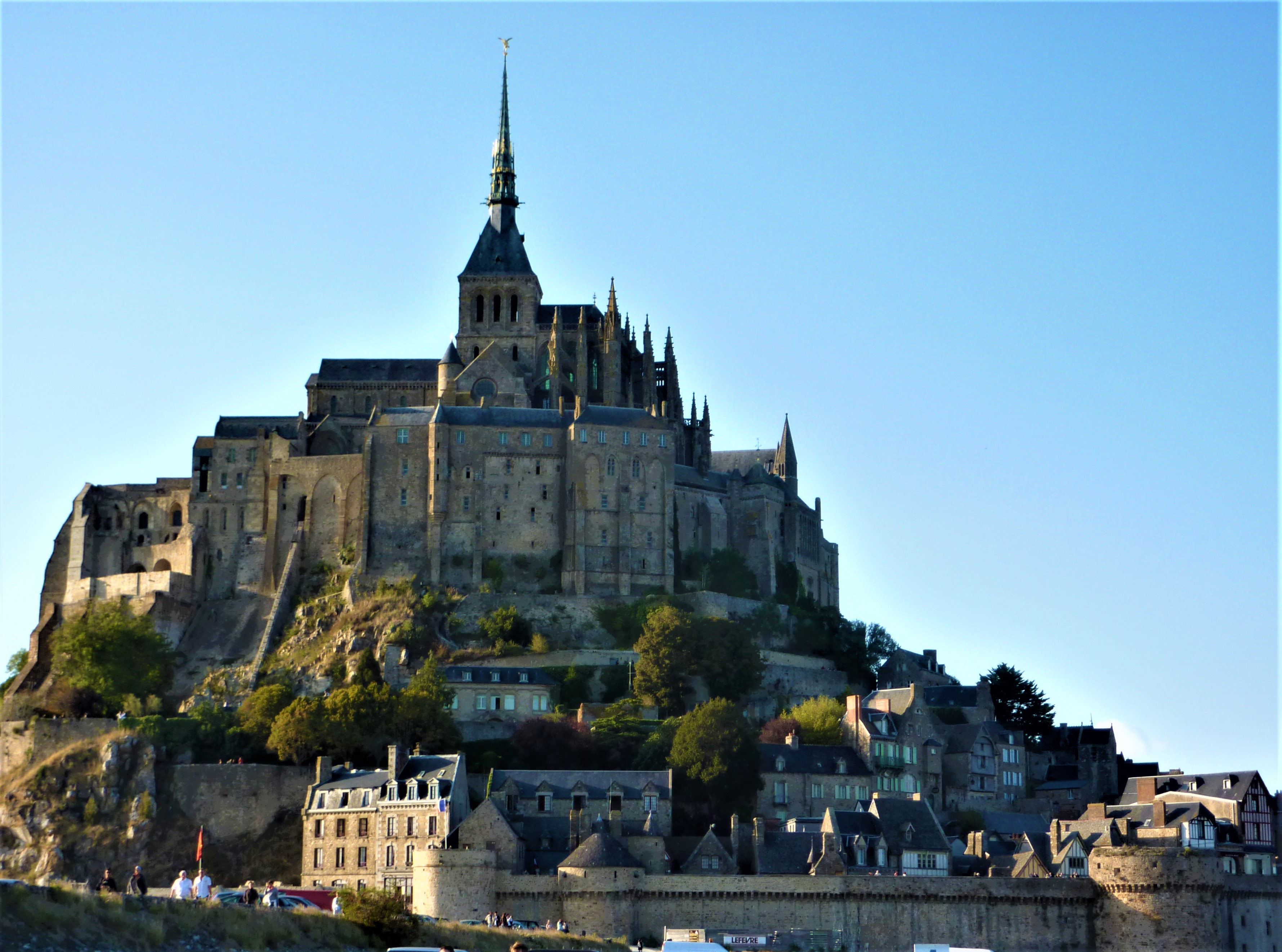 Le Mont-Saint-Michel par temps clair